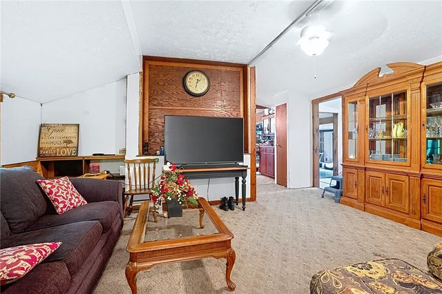 158 Renfrew Rd, Penn Twp, PA 16053