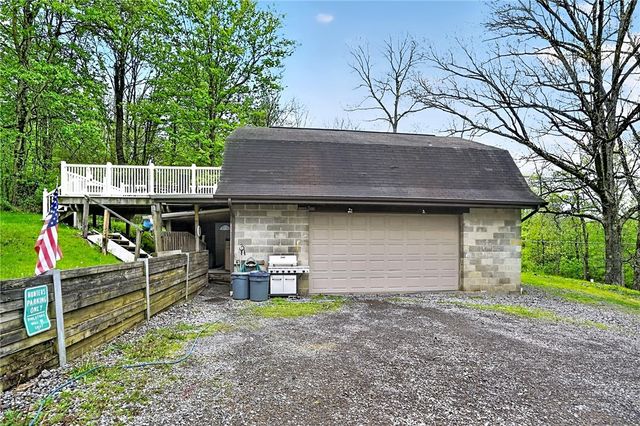 158 Renfrew Rd, Penn Twp, PA 16053