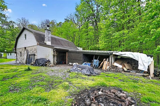 158 Renfrew Rd, Penn Twp, PA 16053