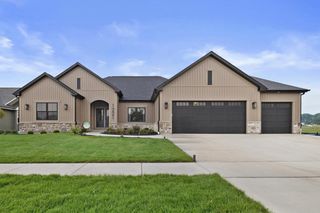 1221 West Kiddle LANE, Union Grove, WI 53182