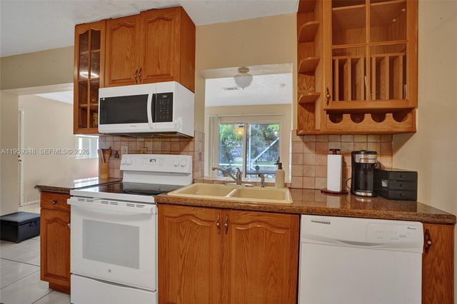 4927 NW 55th Ct, Tamarac, FL 33319