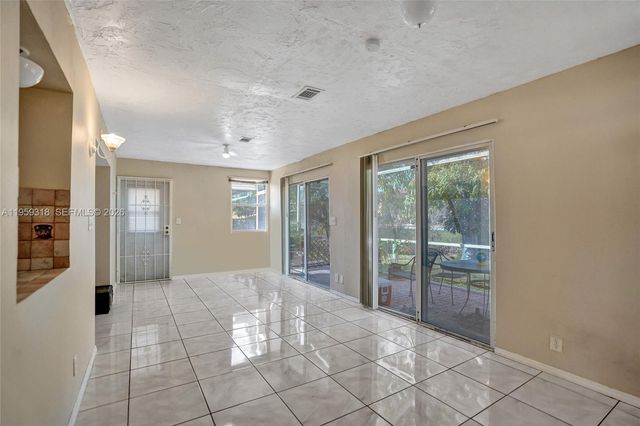 4927 NW 55th Ct, Tamarac, FL 33319