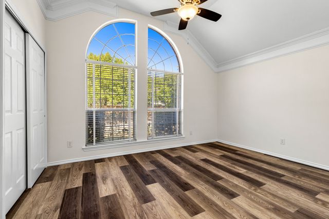 207 Crane Drive, Grand Prairie, TX 75052