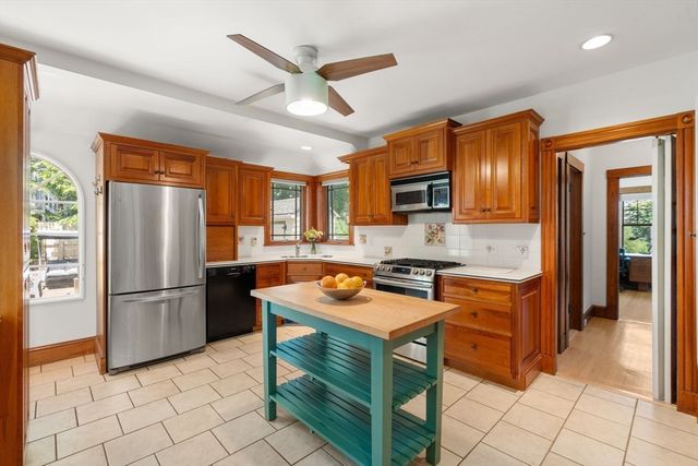 3 Chase Ave, Lexington, MA 02421