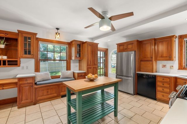 3 Chase Ave, Lexington, MA 02421