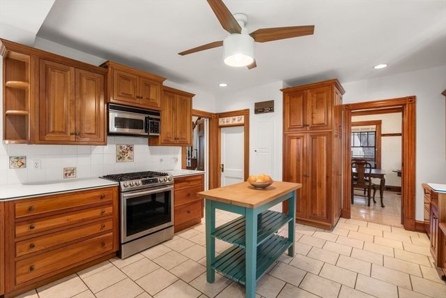 3 Chase Ave, Lexington, MA 02421