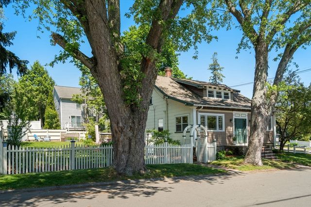 3 Chase Ave, Lexington, MA 02421