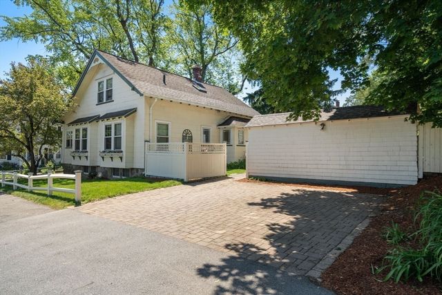 3 Chase Ave, Lexington, MA 02421