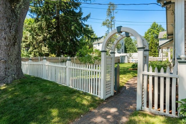 3 Chase Ave, Lexington, MA 02421