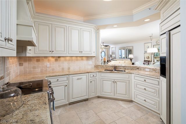 410 Flagship 1104, Naples, FL 34108