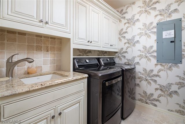 410 Flagship 1104, Naples, FL 34108