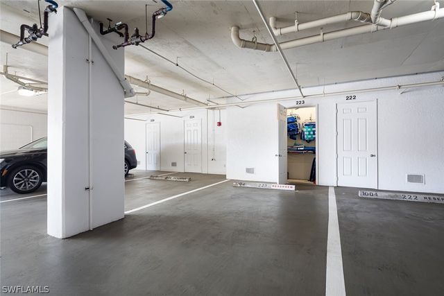 410 Flagship 1104, Naples, FL 34108