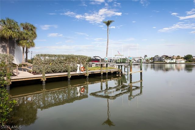 410 Flagship 1104, Naples, FL 34108