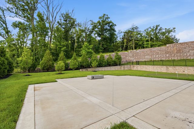 8068 Heirloom Blvd, College Grove, TN 37046