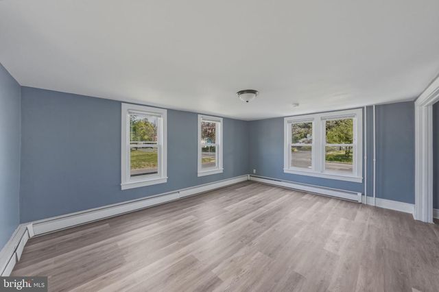 734 S EAST AVE, Vineland, NJ 08360