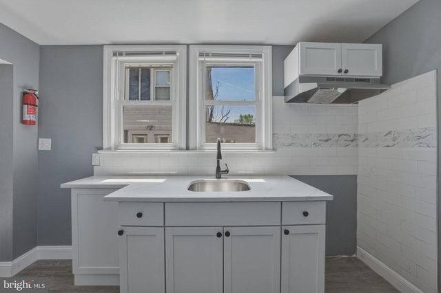 734 S EAST AVE, Vineland, NJ 08360