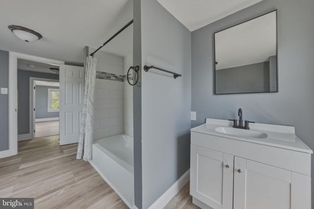 734 S EAST AVE, Vineland, NJ 08360