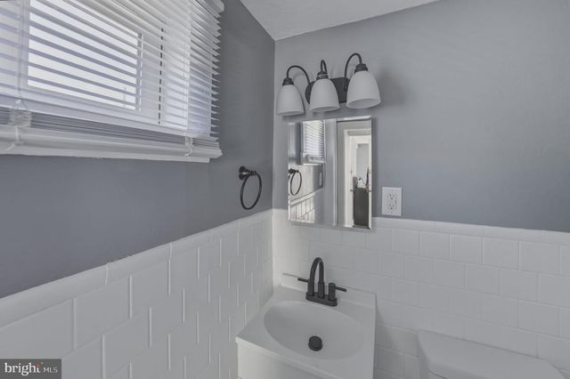 734 S EAST AVE, Vineland, NJ 08360