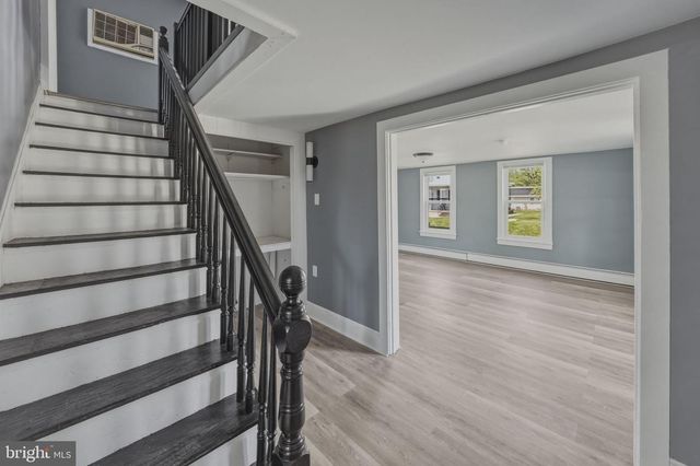 734 S EAST AVE, Vineland, NJ 08360