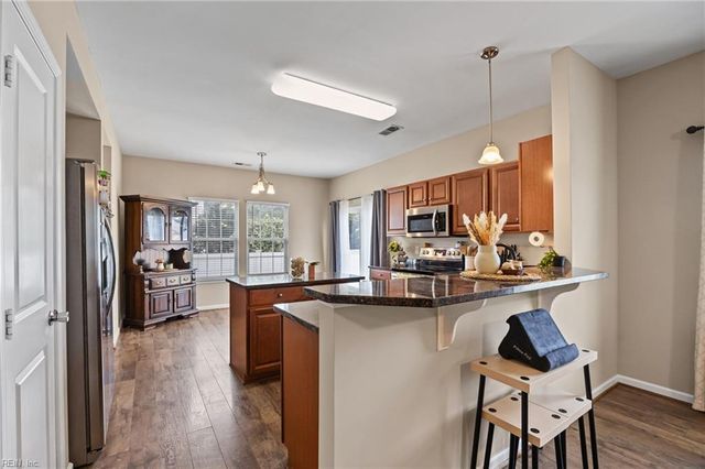 242 Hawksbill LN, Newport News, VA 23601