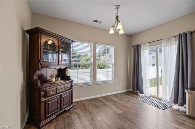 242 Hawksbill LN, Newport News, VA 23601