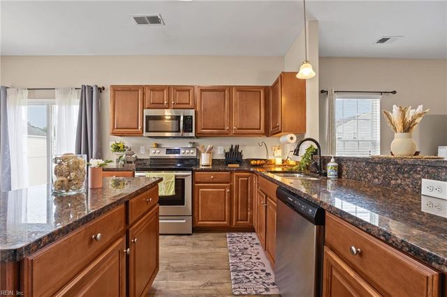 242 Hawksbill LN, Newport News, VA 23601