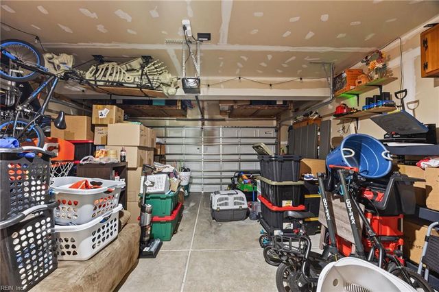 242 Hawksbill LN, Newport News, VA 23601
