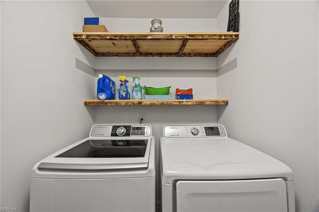 242 Hawksbill LN, Newport News, VA 23601