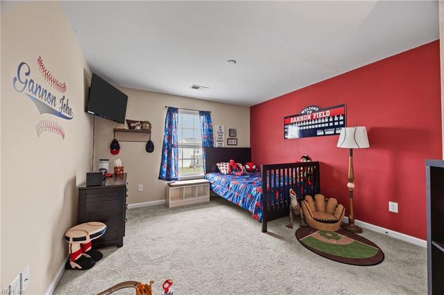 242 Hawksbill LN, Newport News, VA 23601