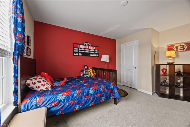242 Hawksbill LN, Newport News, VA 23601