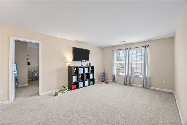 242 Hawksbill LN, Newport News, VA 23601