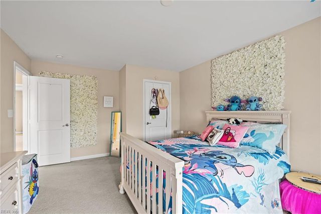 242 Hawksbill LN, Newport News, VA 23601