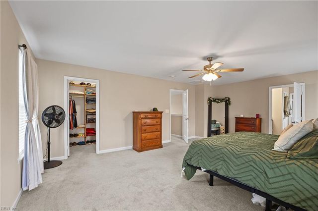242 Hawksbill LN, Newport News, VA 23601