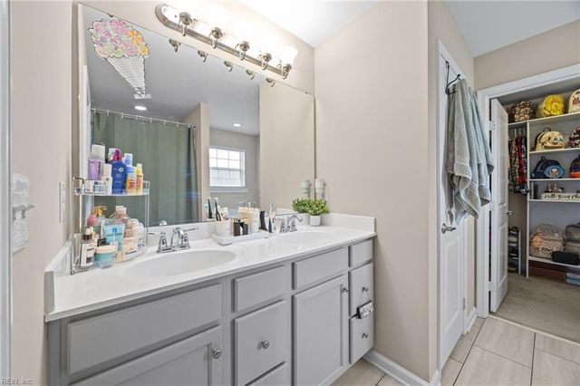 242 Hawksbill LN, Newport News, VA 23601