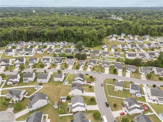 242 Hawksbill LN, Newport News, VA 23601