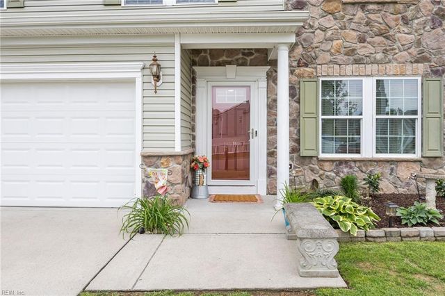 242 Hawksbill LN, Newport News, VA 23601