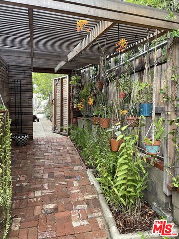 1514 Angelus, Los Angeles, CA 90026