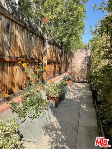 1514 Angelus, Los Angeles, CA 90026