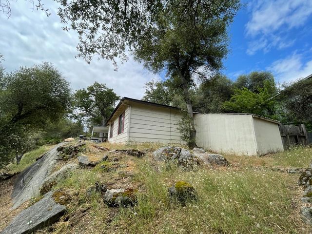 40341 Redbud Drive, Oakhurst, CA 93644