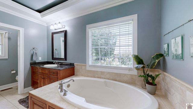 1787 Kandi Kay Ln, Murray, KY 42071