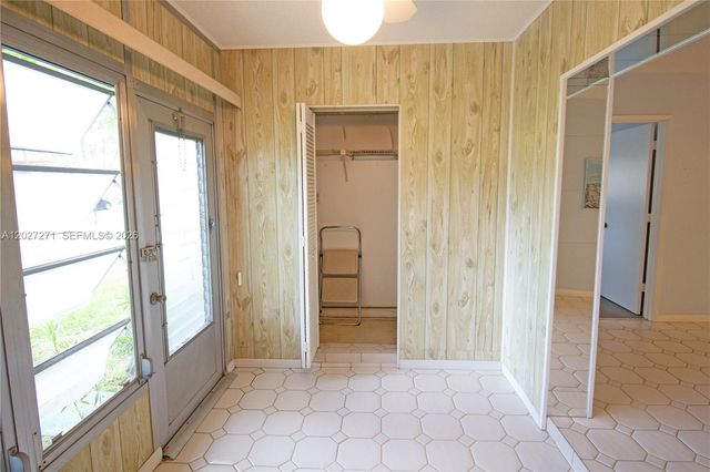 5621 SW 2nd Court 101, Margate, FL 33068