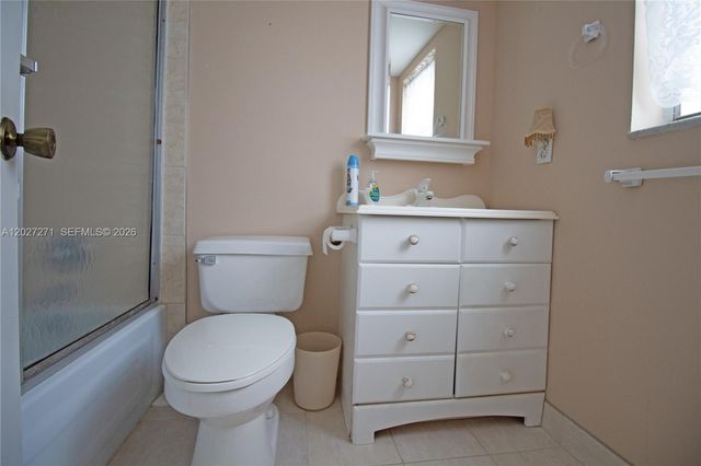 5621 SW 2nd Court 101, Margate, FL 33068
