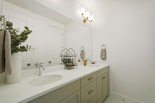 394 Vinal Dr, Manteca, CA 95337