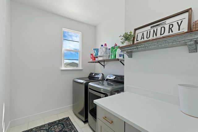 394 Vinal Dr, Manteca, CA 95337