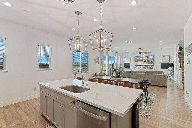 394 Vinal Dr, Manteca, CA 95337