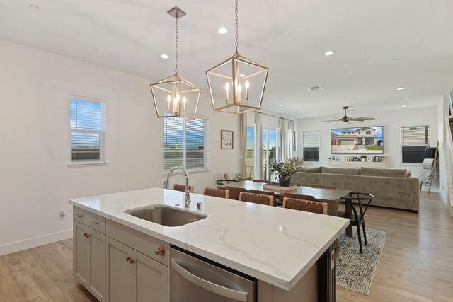 394 Vinal Dr, Manteca, CA 95337