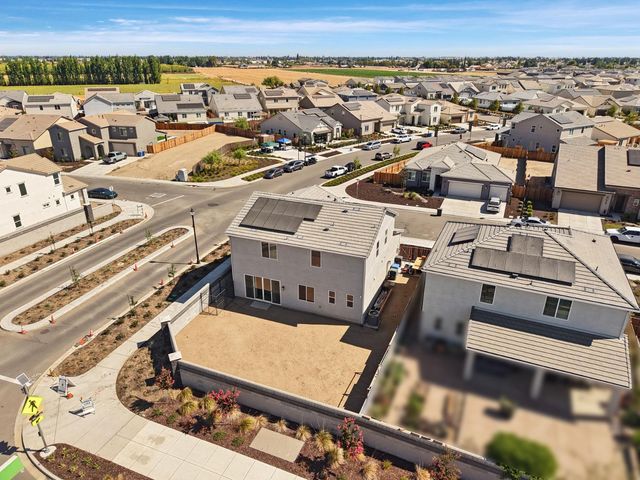 394 Vinal Dr, Manteca, CA 95337