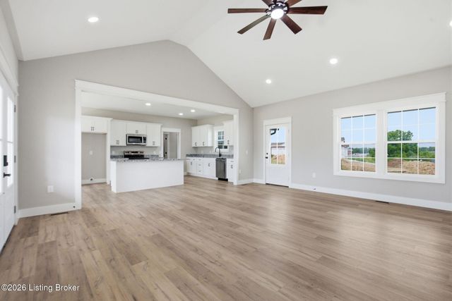 617 Ridge Crest Dr, Harrodsburg, KY 40330
