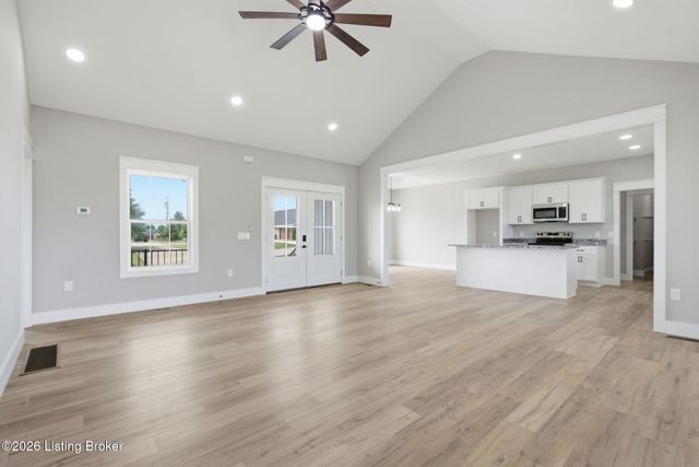 617 Ridge Crest Dr, Harrodsburg, KY 40330
