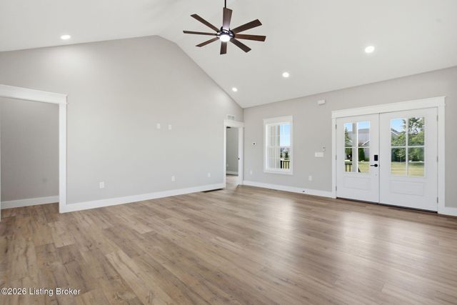 617 Ridge Crest Dr, Harrodsburg, KY 40330